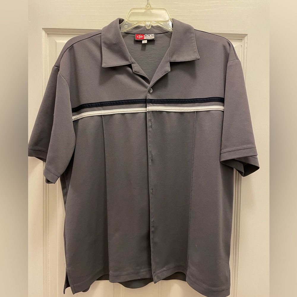 IZ IT U vintage, s/s button down, knit shirt in gray w/ black and white, size L.